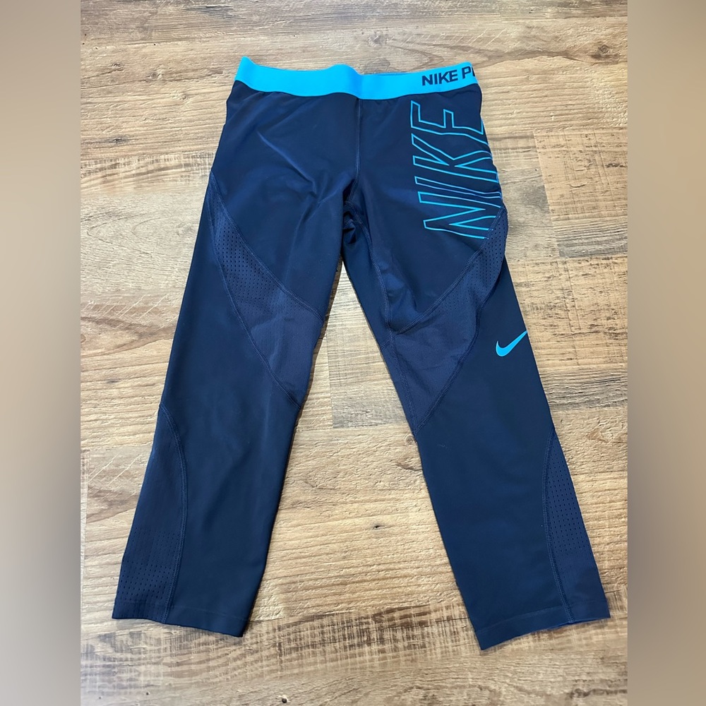 Nike Women’s Capri Leggings